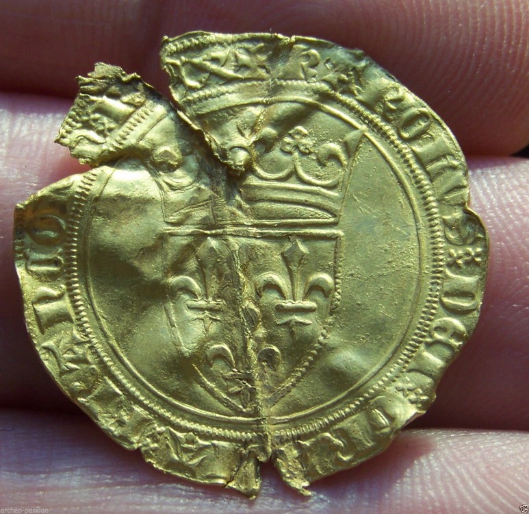 Ecu d'or à la couronne de Charles VI...-.jpg