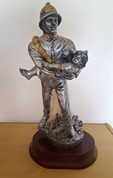 Pompier_statue.jpg